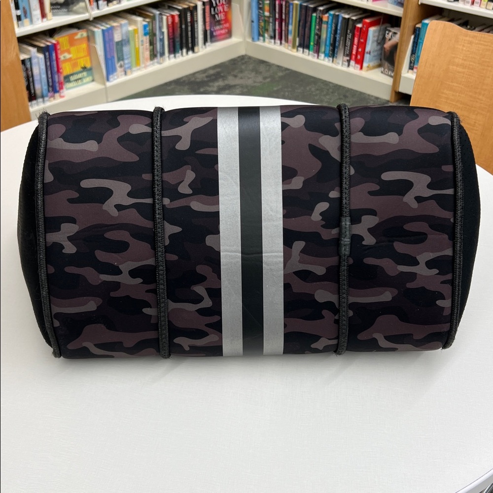 Haute Shore greyson prime elite neoprene camouflage tote bag purse lightweight - Picture 7 of 12